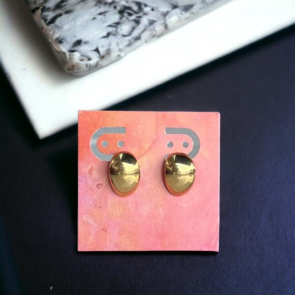 Vintage Monet Gold Clip-On Earrings Classic 1980s Timeless Jewelry - Picture 1 of 10